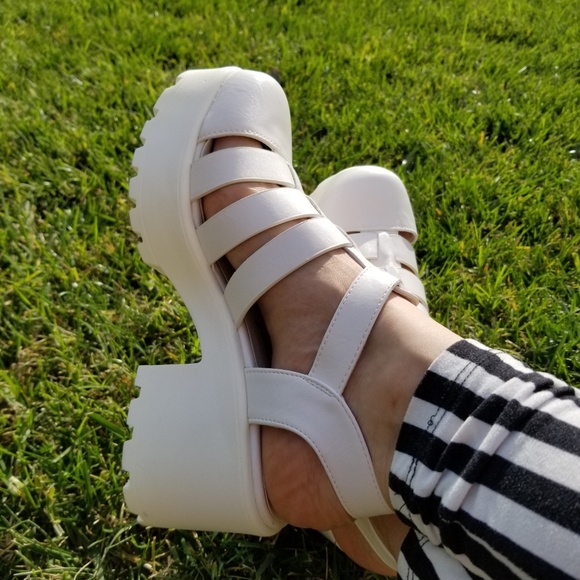 Close Toe White 90's Grunge Look Chunky Shoes - Picture 3 of 8